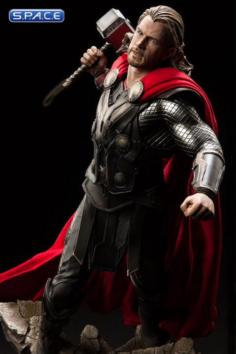 Thor Premium Format Figure (Thor: The Dark World)