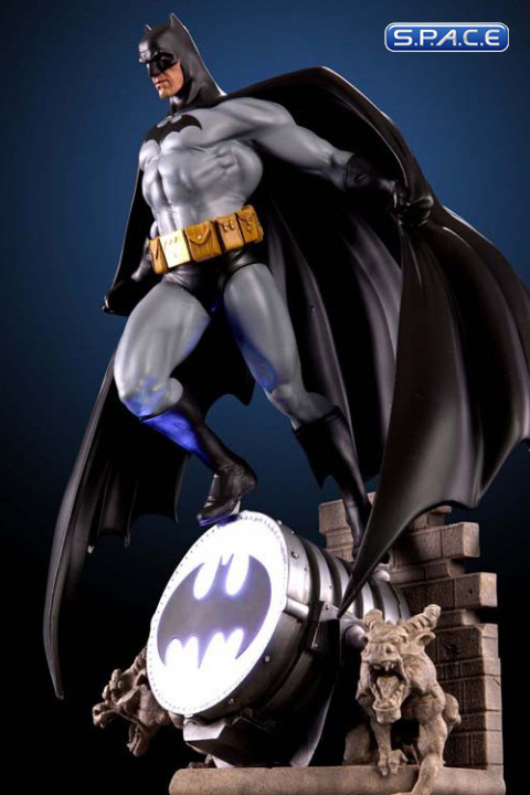 1/7 Scale Batman - Modern Age Wall Statue (DC Comics)