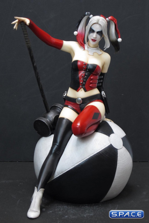 Harley Quinn Statue by Luis Royo (Fantasy Figure Gallery)