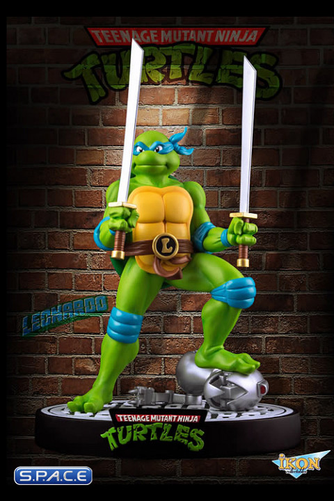 12 Leonardo on Defeated Mouser Statue (Teenage Mutant Ninja Turtles)