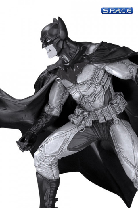 Batman Statue by Lee Bermejo 2nd Edition (Batman Black and White)