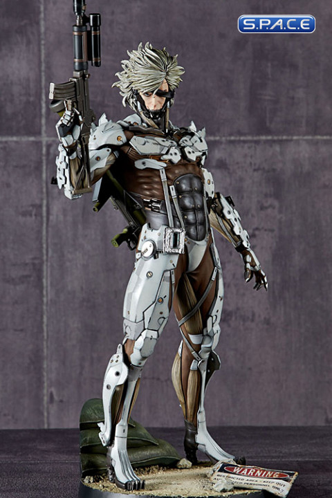 1/6 Scale Raiden Statue White Armor Version SDCC 2015 (Metal Gear V)