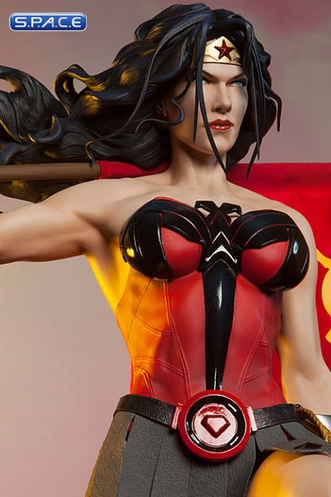 Wonder Woman Red Son Premium Format Figure (DC Comics)