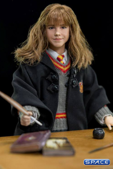 1/6 Scale Hermione Granger (Harry Potter and the Sorcerers Stone)