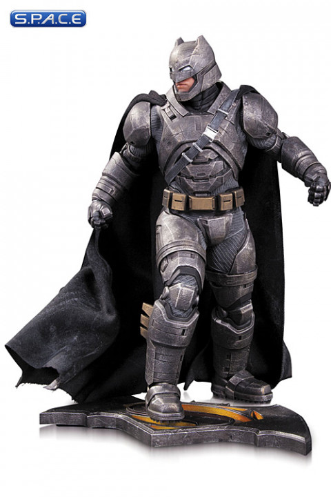 Armored Batman Statue (Batman v Superman: Dawn of Justice)