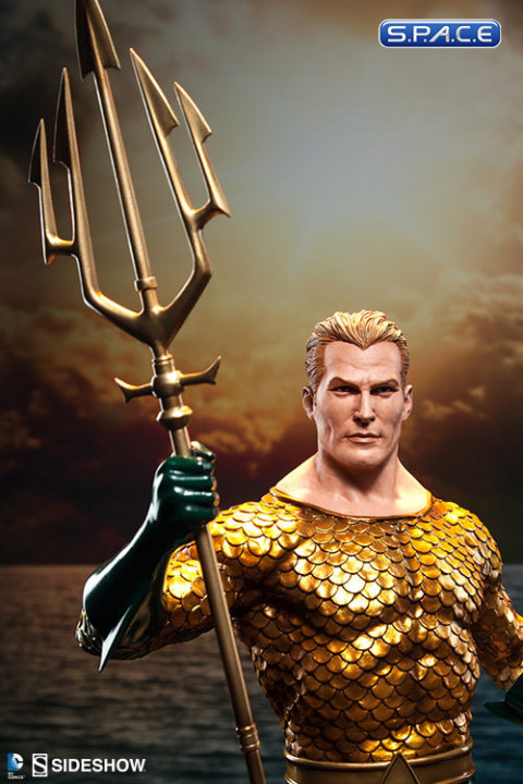 Aquaman Premium Format Figure (DC Comics)