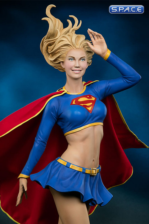 Supergirl Premium Format Figure (DC Comics)