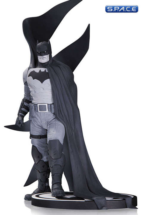 Batman Statue by Rafael Albuquerque (Batman Black & White)