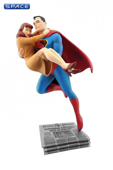 Superman Rescues Lois Lane Statue (DC Comics)