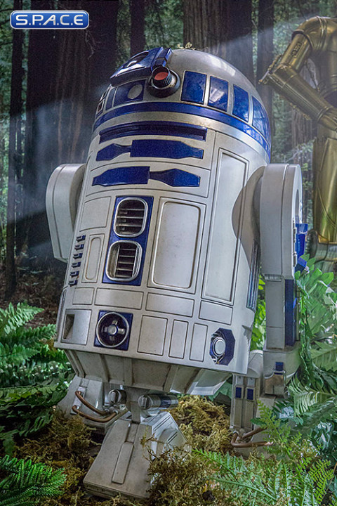 R2-D2 Legendary Scale Figure (Star Wars)