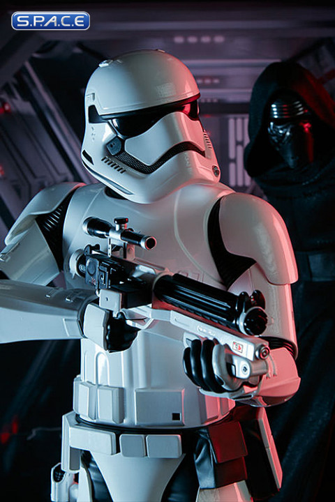 First Order Stormtrooper Premium Format Figure (Star Wars: The Force Awakens)