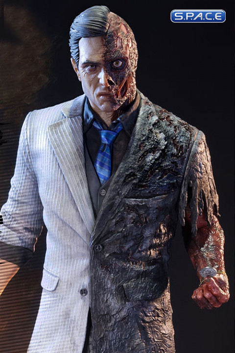 1/3 Scale Two-Face Museum Masterline Statue (Batman: Arkham Knight)