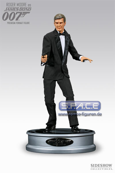 Roger Moore as James Bond Premium Format Figure (James Bond)