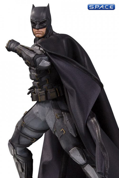 Tactical Suit Batman Statue (Justice League)