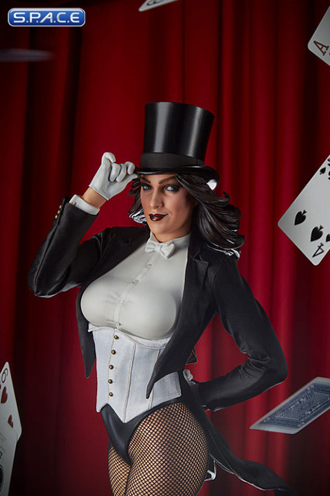 Zatanna Premium Format Figure (DC Comics)