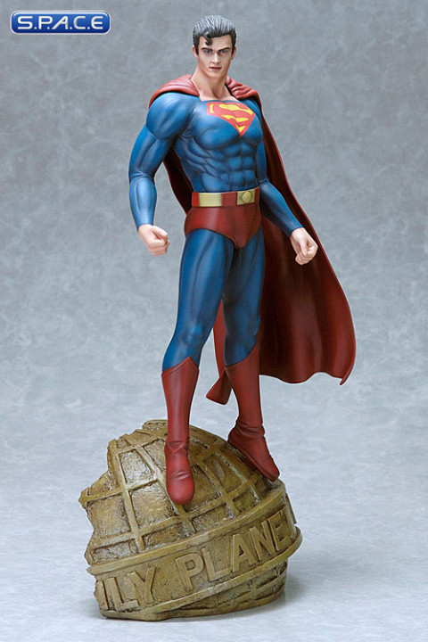 Superman Statue by Luis Royo (Fantasy Figure Gallery)