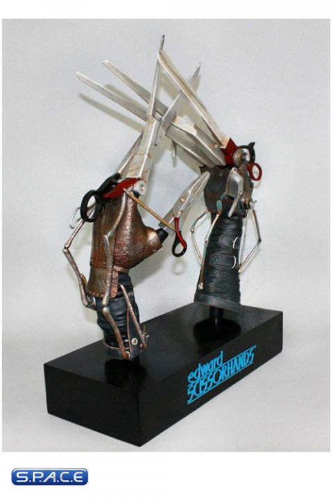 1:1 Scale Scissorhands Prop Replica (Edward Scissorhands)