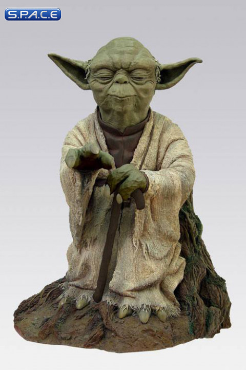 Yoda using the Force Classic Collection Statue (Star Wars)