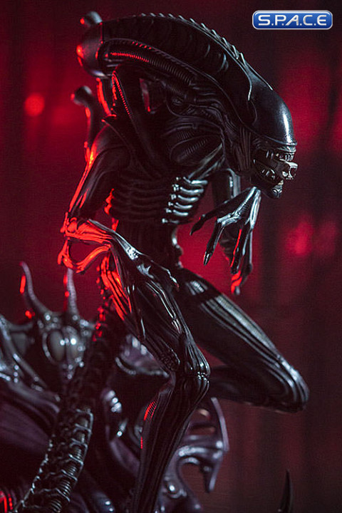 Alien Warrior Statue (Aliens)