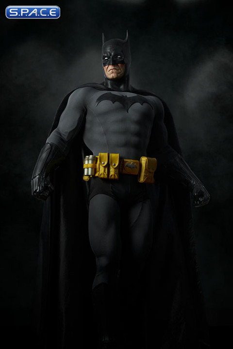 Batman Legendary Scale Figure (DC Comics)