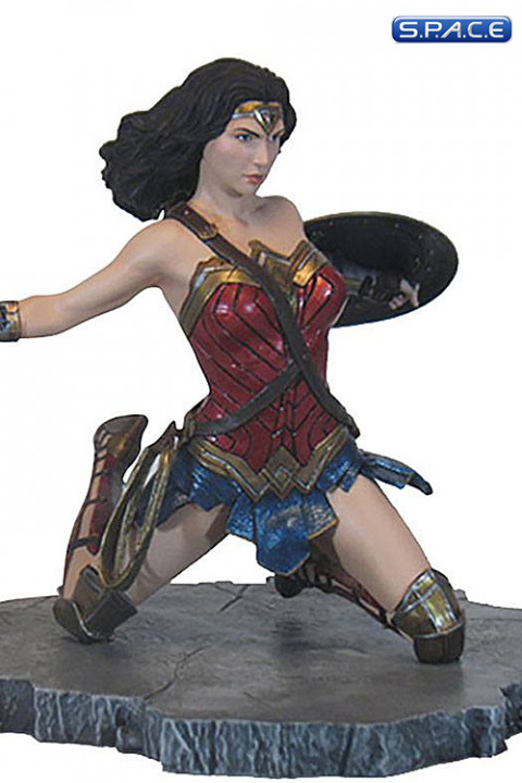 Wonder Woman from Justice League PVC Statue (DC Gallery)