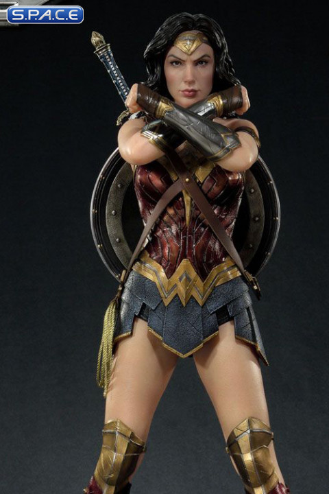 1/3 Scale Wonder Woman Museum Masterline Statue (Justice League)