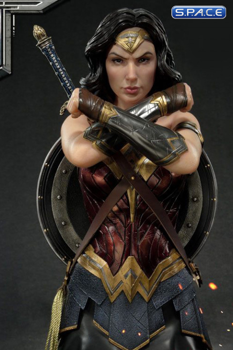 1/3 Scale Wonder Woman Premium Bust (Justice League)