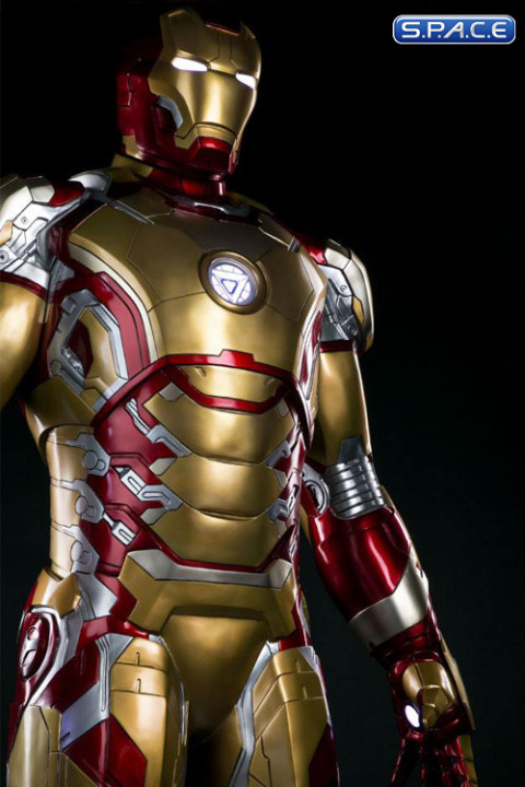 1:1 Iron Man Mark 42 Life-Size Statue (Iron Man 3)