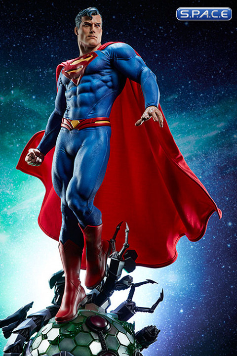 Superman Premium Format Figure (DC Comics)