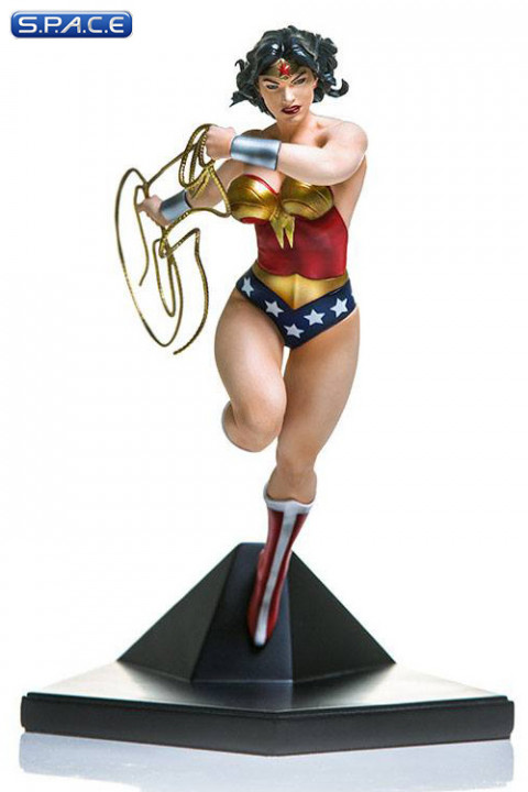 1/10 Scale Wonder Woman Art Scale Statue by Ivan Reis (DC Comics)