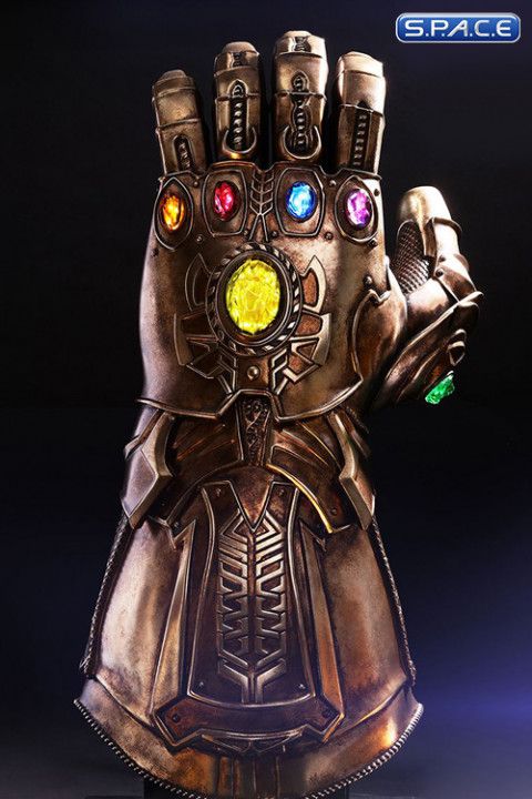 1:1 Infinity Gauntlet Life-Size Movie Masterpiece (Avengers: Infinity War)