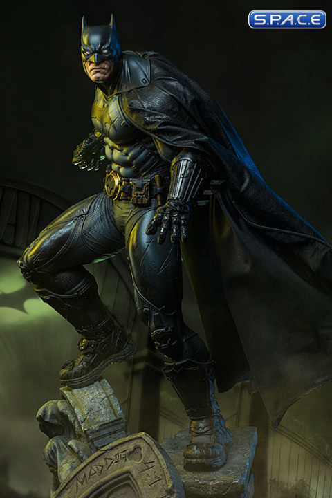 Batman Premium Format Figure (DC Comics)