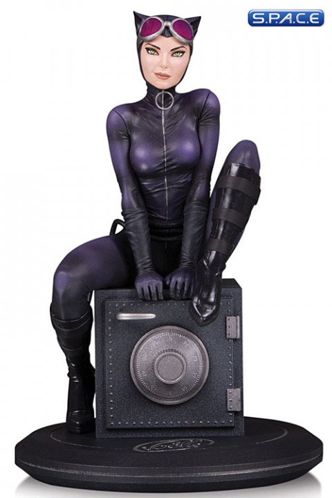 Catwoman Statue by Joelle Jones (Cover Girls of the DC Universe)