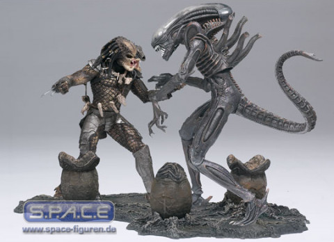 Alien & Predator Deluxe Boxed Set (Movie Maniacs 5)