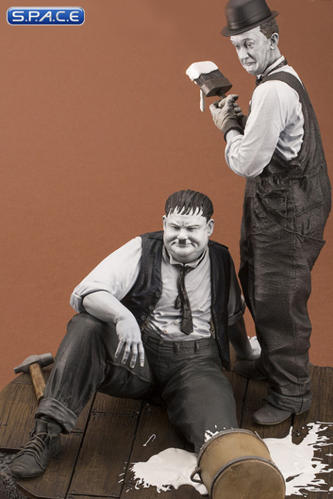 Stan Laurel & Oliver Hardy Old & Rare Statue (Another nice mess)