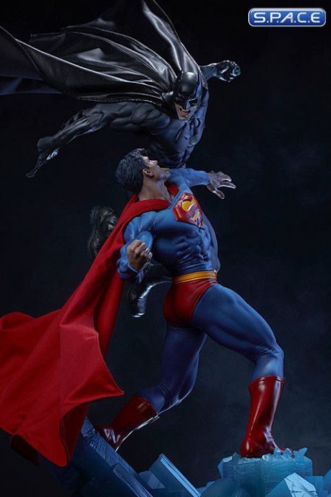 Batman vs. Superman Diorama (DC Comics)