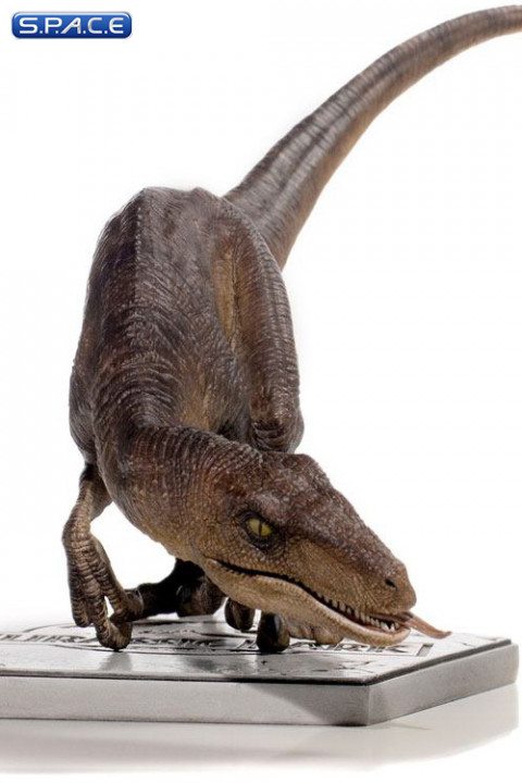 1/10 Scale Crouching Velociraptor Art Scale Statue (Jurassic Park)