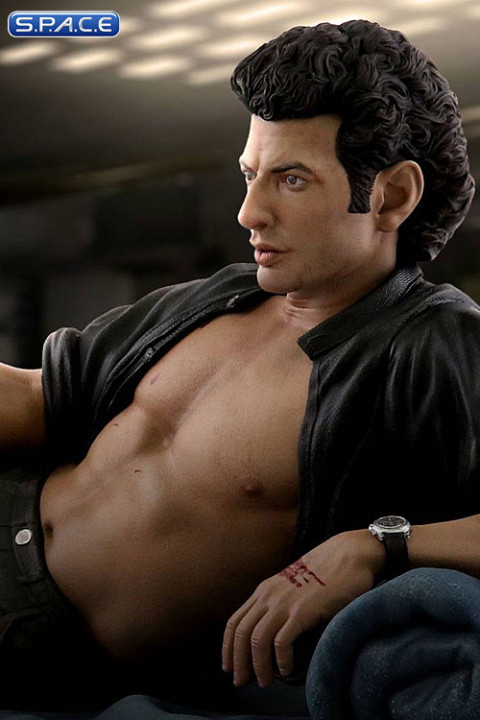 Ian Malcolm Statue (Jurassic Park)