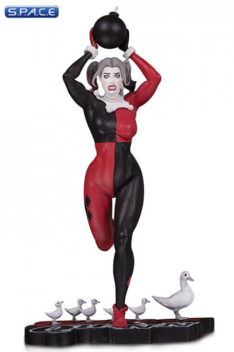 Harley Quinn Statue by Frank Cho (DC Comics Red, White & Black)