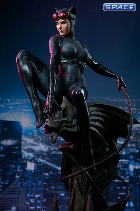 Catwoman Premium Format Figure (DC Comics)