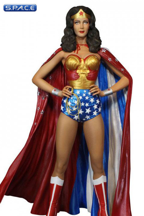 Wonder Woman Maquette - Cape Variant (DC Comics)