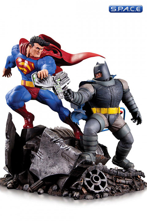 Superman vs. Batman Battle Mini-Statue (Batman - The Dark Knight Returns)