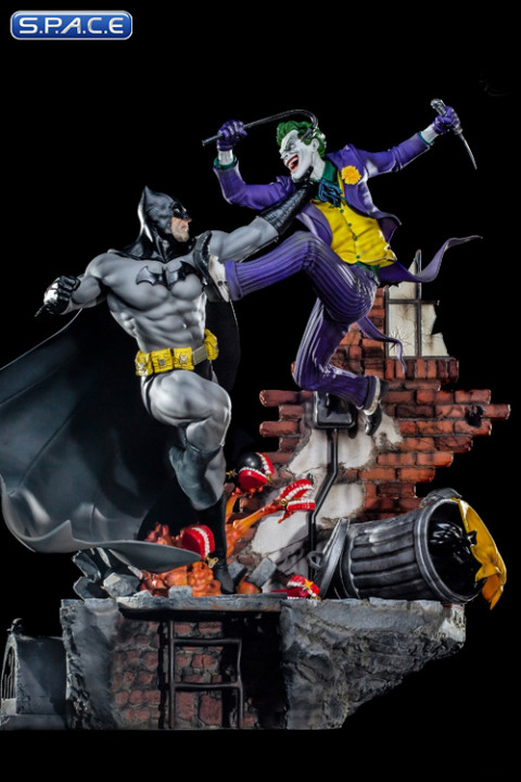 Batman vs. Joker Battle Diorama by Ivan Reis (DC Comics)