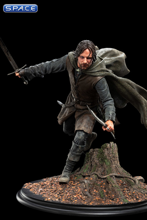 Aragorn at Amon Hen Statue (Lord of the Rings)