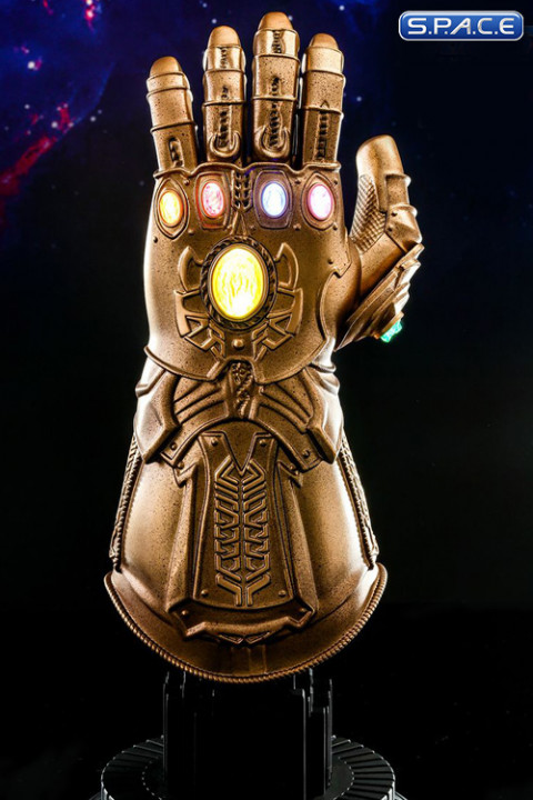 1/4 Scale Infinity Gauntlet Replica (Avengers: Endgame)