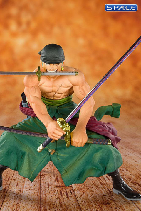 FiguartsZero Pirate Hunter Zoro PVC Statue (One Piece)