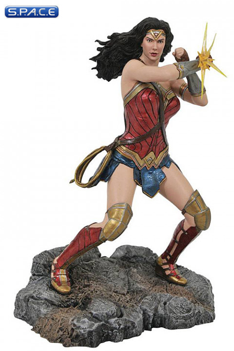 Wonder Woman Bracelets DC Comics Gallery PVC Statue (Justice League)
