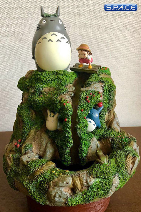 Water Garden Mae and Totoro Diorama (My Neighbor Totoro)