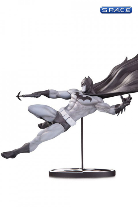 Batman Statue by Doug Mahnke (Batman Black and White)