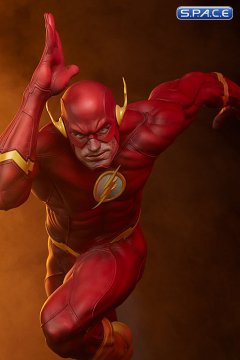 The Flash Premium Format Figure (DC Comics)